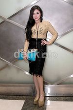 Vicky Shu Tampil Feminin