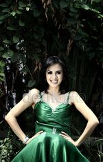 Yeyen Lydia Bergaun Hijau