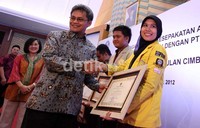 Progam Beasiswa Unggulan CIMB Niaga, diharapkan akan menciptakan generasi muda yang cerdas, tangguh, pintar, dan berperan aktif dalam tata perekonomian Indonesia ke depannya.