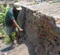 Bangunan Diduga Bekas Benteng Belanda Ditemukan di Area Makam