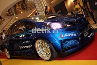 Honda Jazz Modifikasi karya Signal Kustom ini menghabiskan dana hingga Rp 600 juta.