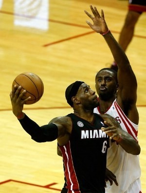 James Antar Heat Tundukkan Rockets