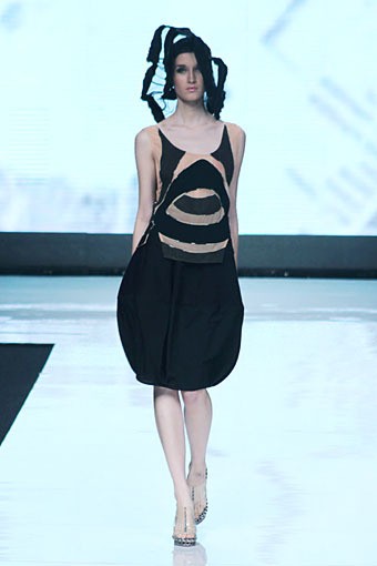 Oscar Lawalata Koleksi Couture. Jakarta Fashion Week 2013 at Plaza Senayan. Jakarta. [Foto: Mohammad Abduh/Wolipop]