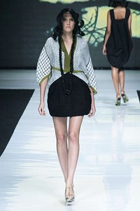 Oscar Lawalata Koleksi Couture. Jakarta Fashion Week 2013 at Plaza Senayan. Jakarta. [Foto: Mohammad Abduh/Wolipop]