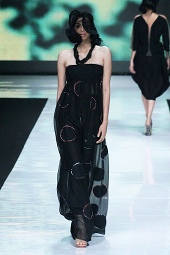 Oscar Lawalata Koleksi Couture. Jakarta Fashion Week 2013 at Plaza Senayan. Jakarta. [Foto: Mohammad Abduh/Wolipop]