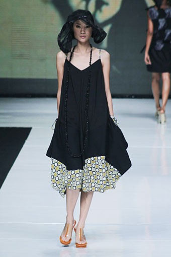 Oscar Lawalata Koleksi Couture. Jakarta Fashion Week 2013 at Plaza Senayan. Jakarta. [Foto: Mohammad Abduh/Wolipop]