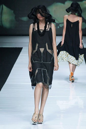 Oscar Lawalata Koleksi Couture. Jakarta Fashion Week 2013 at Plaza Senayan. Jakarta. [Foto: Mohammad Abduh/Wolipop]