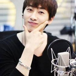 Gara-gara Mic, Eunhyuk Super Junior Gagal Cium BoA