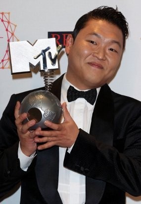 Sukses Tarian Kuda, Psy Siapkan Koreografi Baru Bertemakan Olahraga