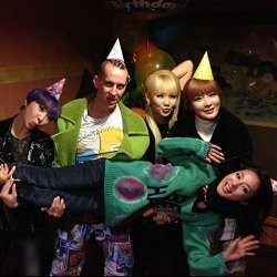 Sandara Park Rayakan Ulang Tahun Bersama 2NE1 & Jeremy Scott