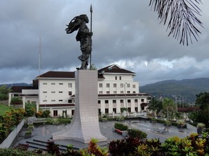 chritina martha tiahahu berdiri tegak d jantung kota ambon