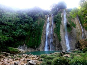 Segarnya Akhir Pekan di Curug Cikaso, Sukabumi