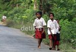 Duh, Masih Banyak Pelajar Tak Bersepatu
