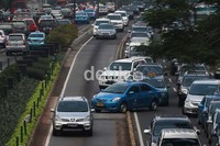 Kendaraan-kendaraan ini bahkan nekat menerobos jalur busway.