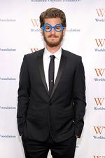 Wajah Brewokan Andrew Garfield