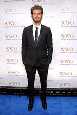 Wajah Brewokan Andrew Garfield