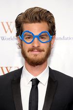 Wajah Brewokan Andrew Garfield