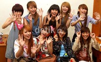 Cherrybelle berpose centil saat ditemui di acara DahSyat, RCTI, Jakarta Barat, Rabu (13/11/2012). Gusmun/detikHot.