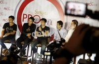 Rabu (14/11/2012) siang bertempat di Unicorn Building Kemang, NOAH menggelar jumpa pers bersama Baskaries Ibrata selaku brand manager Surya Pro Mild.