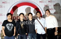 Ariel Cs itu memang sejak awal kemunculannya kembali bertekad akan mengunjungi beberapa kota kecil di daerah Indonesia untuk bertemu dan menjumpai pecinta musiknya.