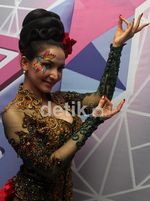 Roro Fitria Berkebaya