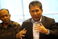 Mantan Kepala BP Migas R. Priyono menggelar jumpa pers di gedung BP Migas, Jakarta.