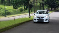 Salah satu fitur mobil premium kini tersemat pada Swift terbaru yakni star/stop engine. Cukup injak pedal kopling lalu tekan tombol tersebut sontak mesin menyala.