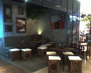 B-Side Wakai, Cafe Mungil Pelepas Penat di Tengah Kemacetan