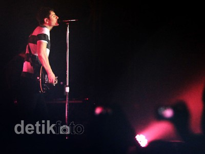 Owl City Tampil Menggemaskan untuk Jakarta
