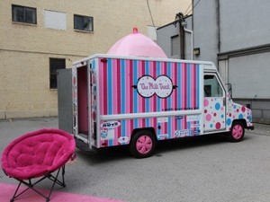 Di Food Truck Ini Para Ibu Bisa Menyusui dengan Nyaman