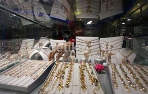 Yuk, Berburu Perhiasan Unik di Indonesia Jewelery Show 2012