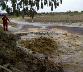 Semburan di Benjeng Masih Aktif, Luberan Air dan Minyak Meluas