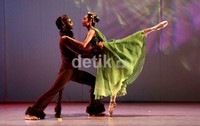 Adegan pertemuan Lutung Kasarung dengan balerina. Namarina merupakan lembaga  pendidikan yang bergerak dibidang tari ballet, jazz dan fitness (kebugaran). Didirikan pada tahun 1956 oleh Nanny Lubis yang kemudian dilanjutkan oleh Maya Tamara sebagai Principal / Artistic Director.