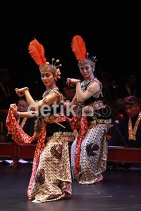 Pagelaran ini diusung oleh 112 pelaku dari Kawedanan Hageng Punakawan Krida Mardawa.