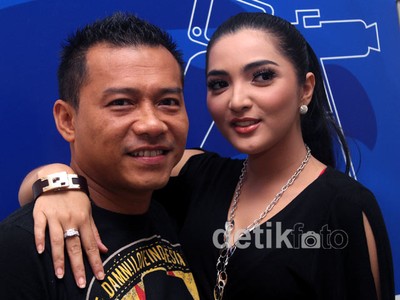 Anang - Ashanty Serba Hitam