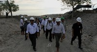 Direktur Utama PLN, Nur Pamudji meninjau proyek PLTU Molotabu. Agus Trimukti/Humas PLN.