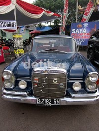 Mercy 220S kelahiran 1965 ini lebih dikenal sebagai Mercy Batman.