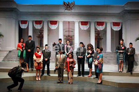 Sang Penguasa Sesungguhnya, Nyonya-Nyonya Istana