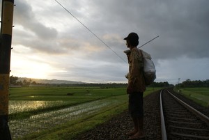 Bantalan Rel ini, jalanku mengais Rezeki