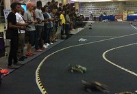 Mobil-mobil tersebut tampak meliuk-liuk melahap lintasan. (Yunus)