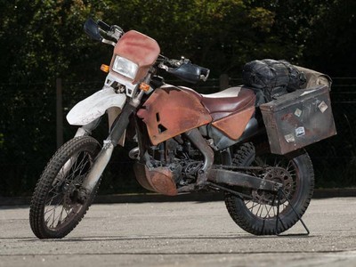 Motor James Bond Dilelang