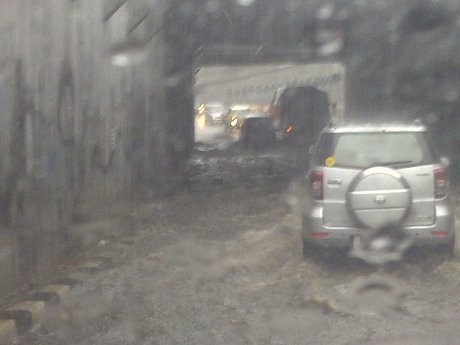 Hujan Deras, Underpass Simprug Digenangi Air