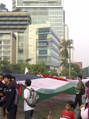 Kecam Serangan ke Palestina, Ratusan Orang Gelar Aksi di Bundaran HI