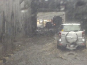 Hujan Deras, Underpass Simprug Digenangi Air