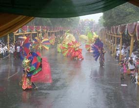 Hujan Deras Iringi Banyuwangi Ethno Carnival