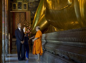Sebelum Bertemu Raja Thailand, Obama Jalan-jalan di Bangkok