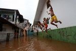 Bermain Kala Banjir Melanda