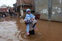 Di beberapa tempat ketinggian air mencapai 1 meter.