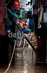 Perhatikan Keselamatan Anak Saat Banjir