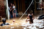 Perhatikan Keselamatan Anak Saat Banjir